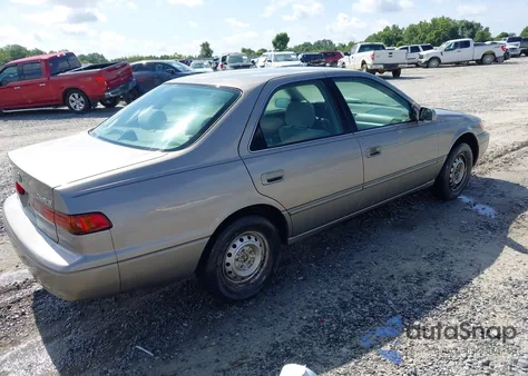 1999 Toyota Camry Le z USA, uszkodzony, nr VIN 4T1BG22KXXU525645
